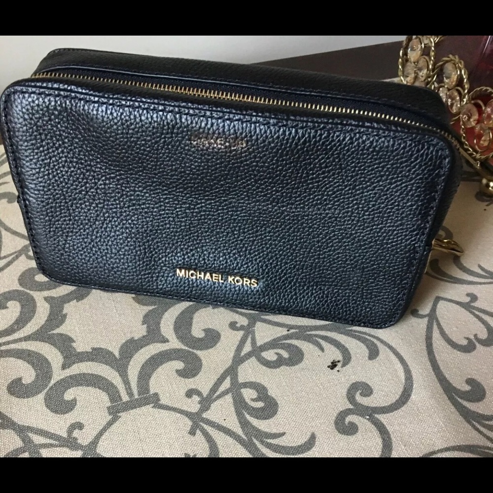 Muchael Kors makeup bag